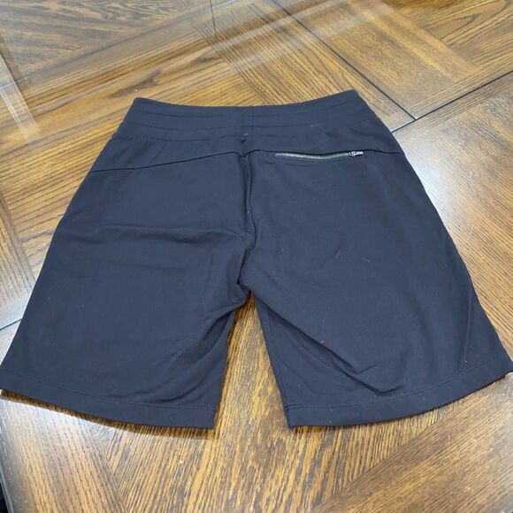 Athleta Metro Downtown Shorts Size Small - Picture 5 of 9